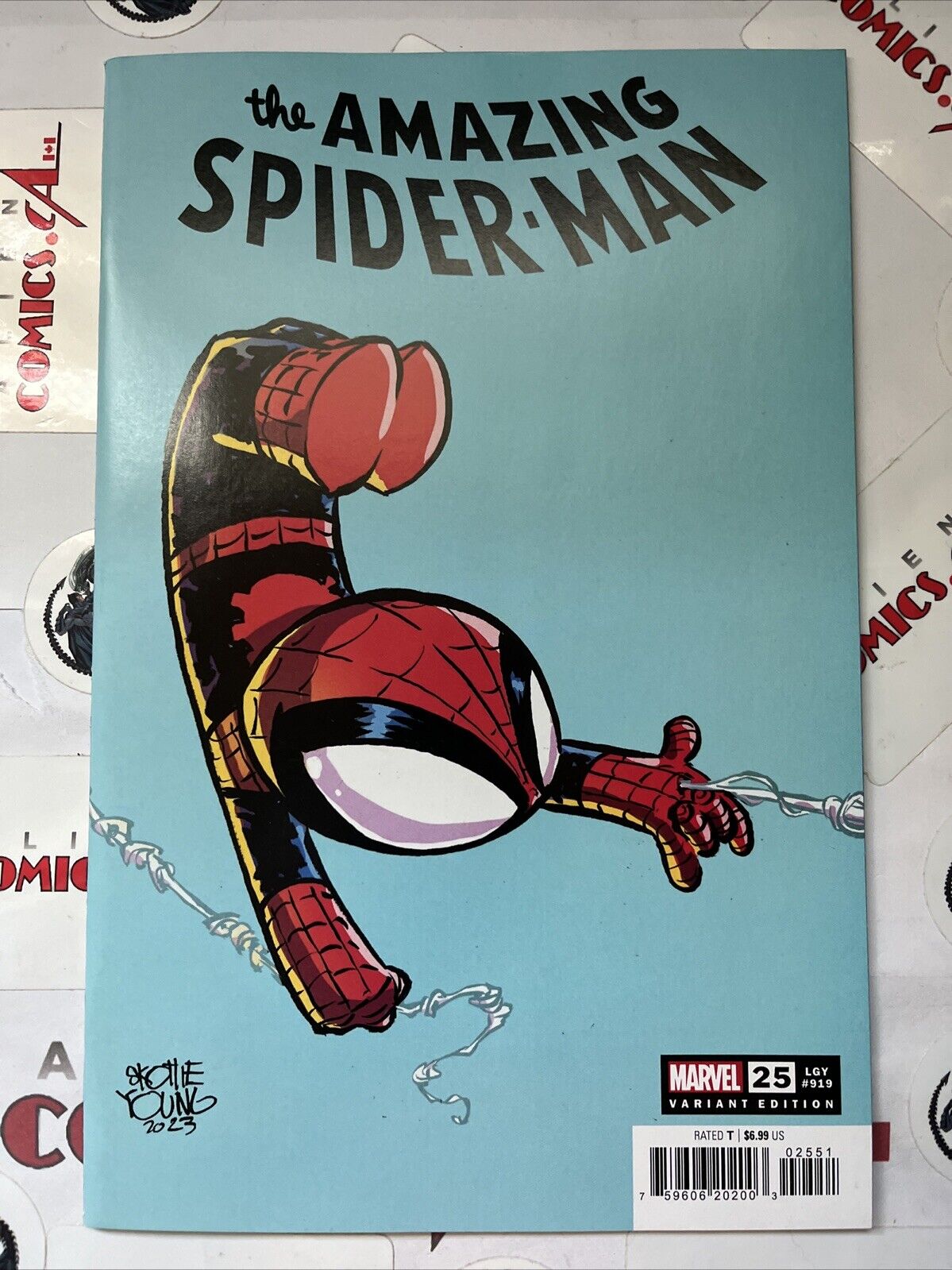 AMAZING SPIDER-MAN 25 Skottie Young Variant Marvel 2023 Oversized! HIGH GRADE