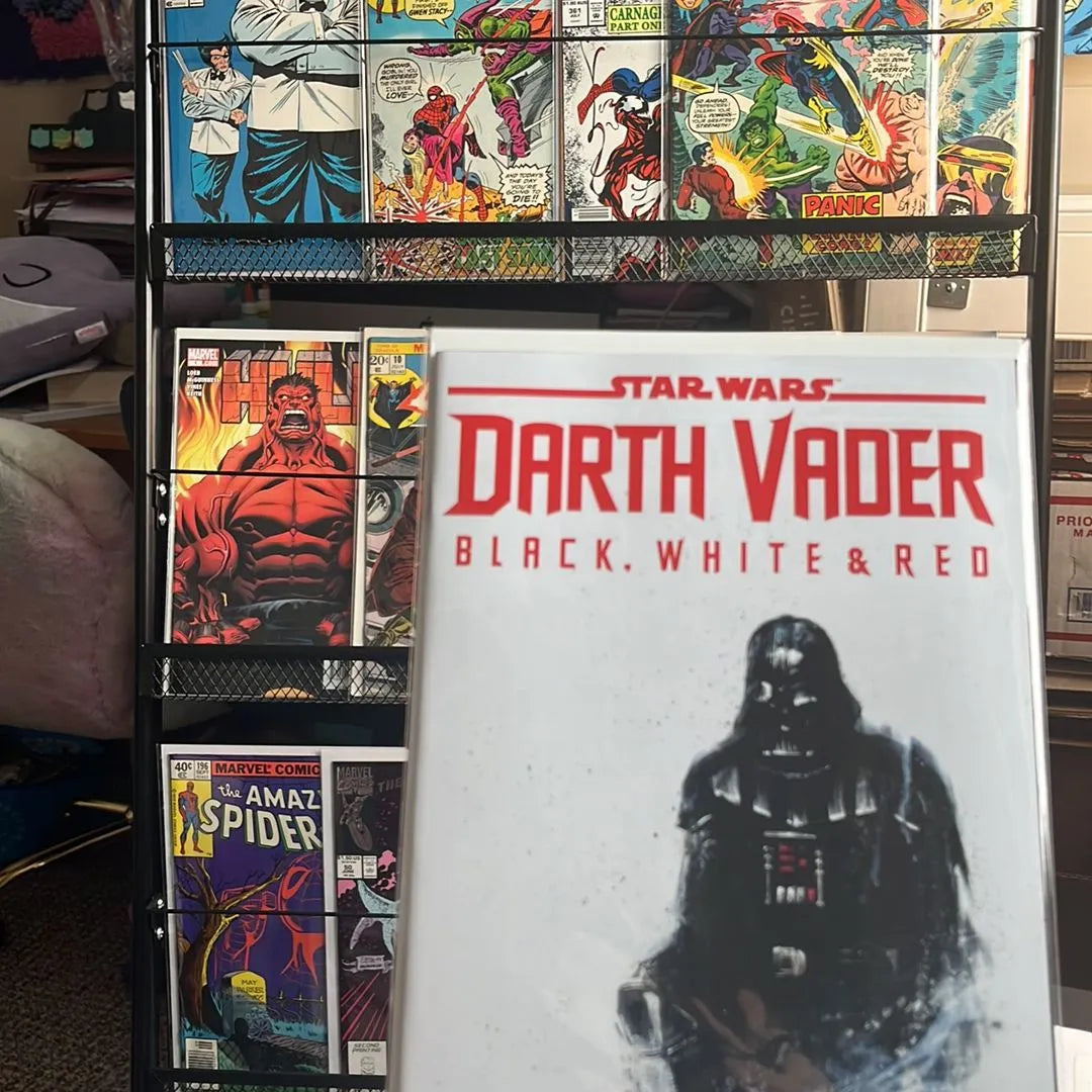 Darth Vader: Black White & Red (#1 Andrews 616 Trade Dress Variant NM)(Darth Vader: Black White & Red (#1 Andrews 616 Trade Dress Variant NM))