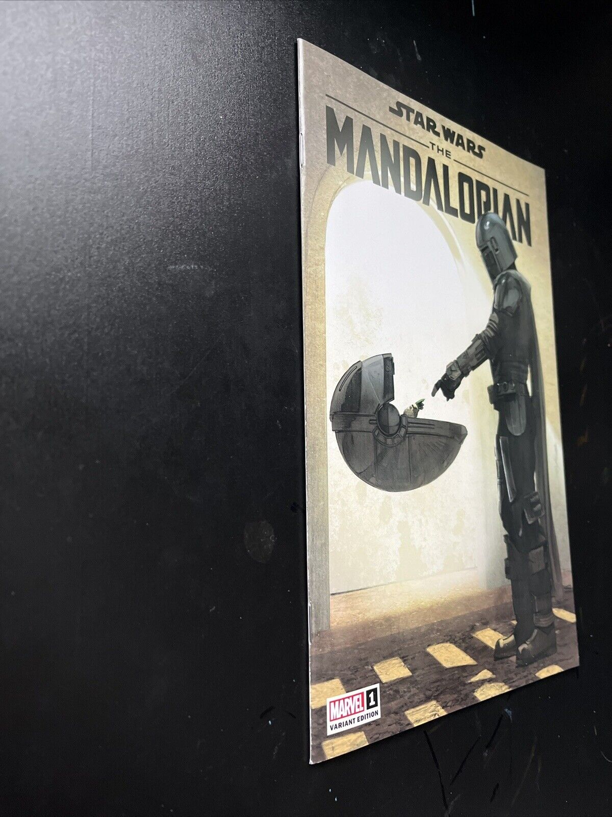 STAR WARS Mandalorian 1 Mike Mayhew Variant Marvel 2022 1st app Grogu HIGH GRADE - aliencomics.ca