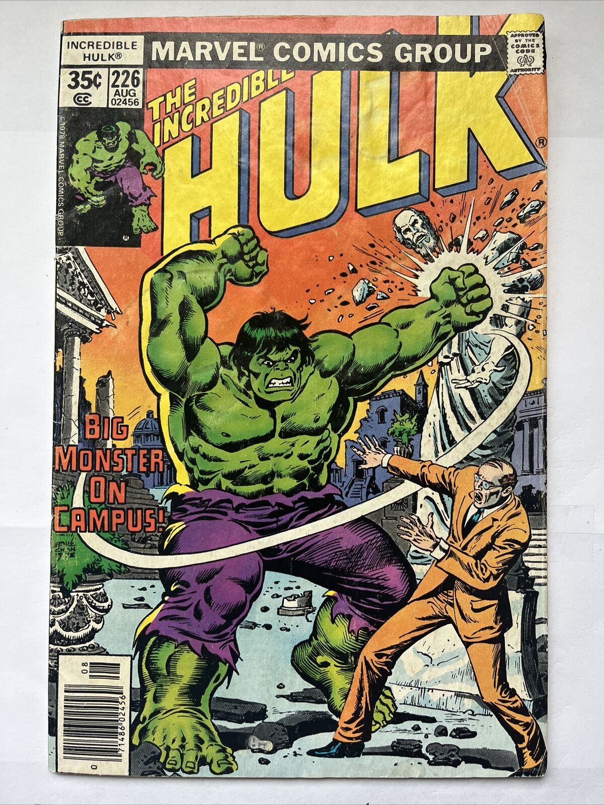 INCREDIBLE HULK 226 Marvel 1978 Big Monster on Campus Newsstand MID GRADE