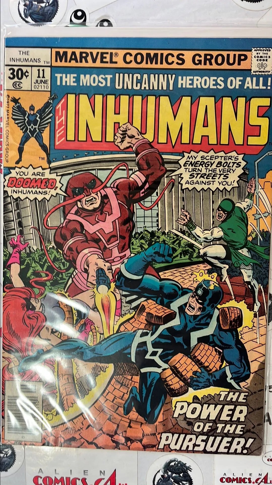 Inhumans (#11 Newsstand Edition The Power of the Pursuer! VF+)