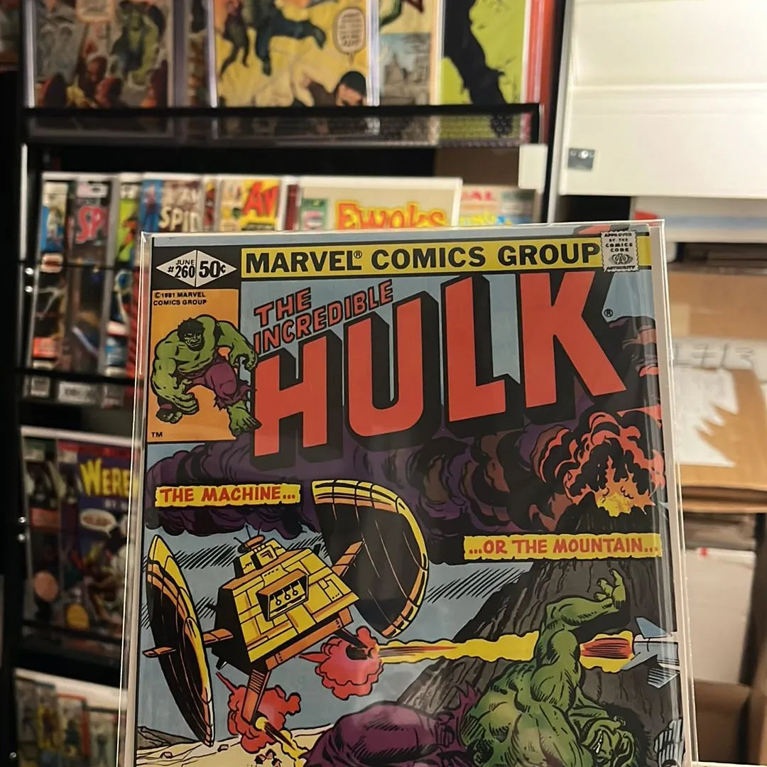 Incredible Hulk (#260 Which One Will Destroy the Hulk The Machine or the Mountain NM)