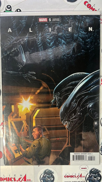 ALIEN (#5L Marvel 2021 Salvador Larroca Variant Aliens Watching By-Pass 1st Full app. Alpha Xenomorph NM)