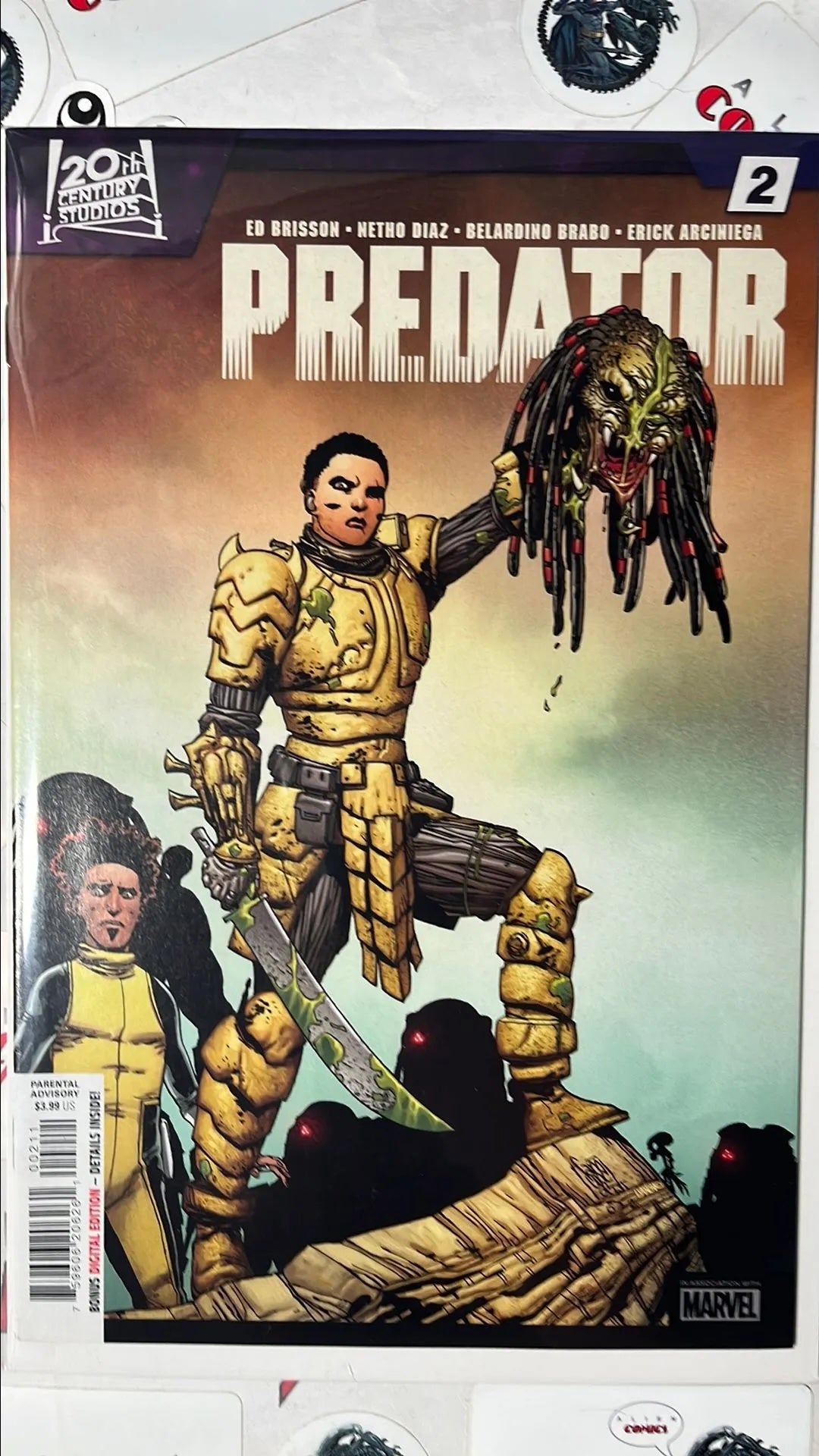 PREDATOR (#2 Marvel 2023 Giuseppe Camuncoli Cover Woman Holding Predator Head NM)