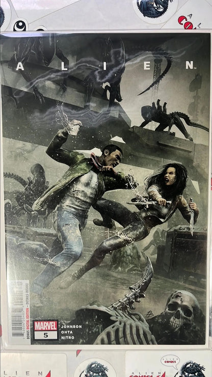 ALIEN (#5 Marvel 2023 Bjorn Barends Cover Synthetics Fighting Aliens watching NM)