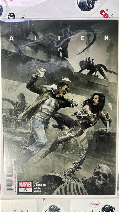 ALIEN (#5 Marvel 2023 Bjorn Barends Cover Synthetics Fighting Aliens watching NM)