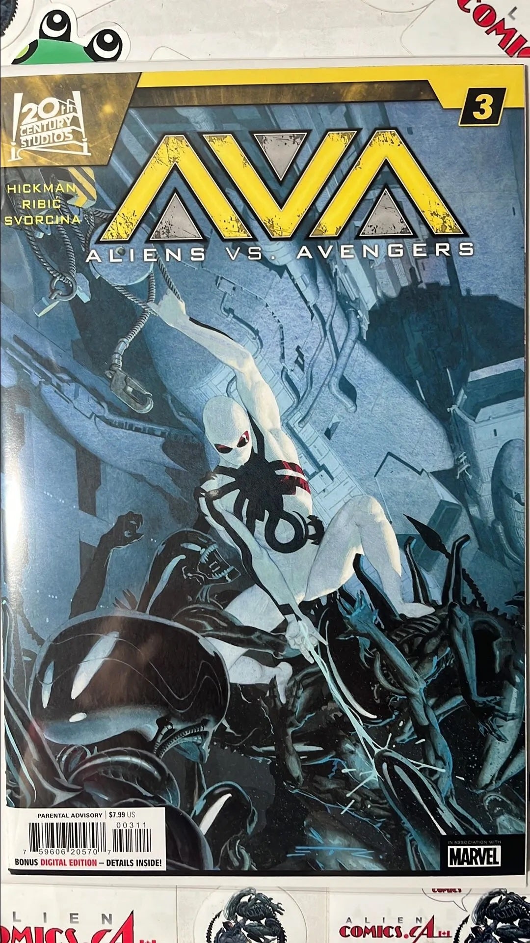 ALIENS vs. Avengers (#3 Marvel 2024 Esad Ribic Cover NM)