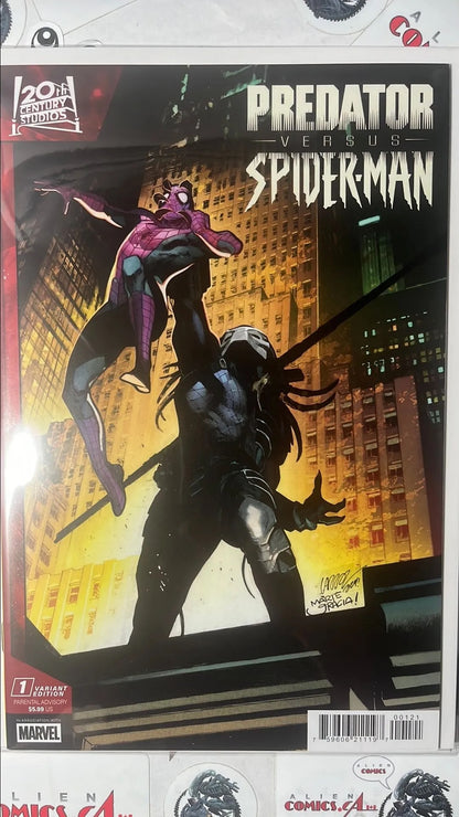 PREDATOR vs. Spider-man (#1P Marvel 2025 Pepe Larraz Promo Variant Predator Holding Spider-man by head NM)